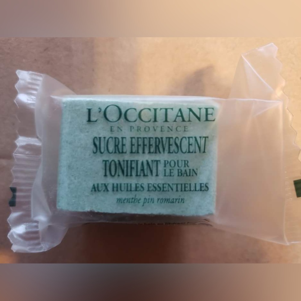 L'OCCITANE Mint Green Effervescent Bath Sugar Cube